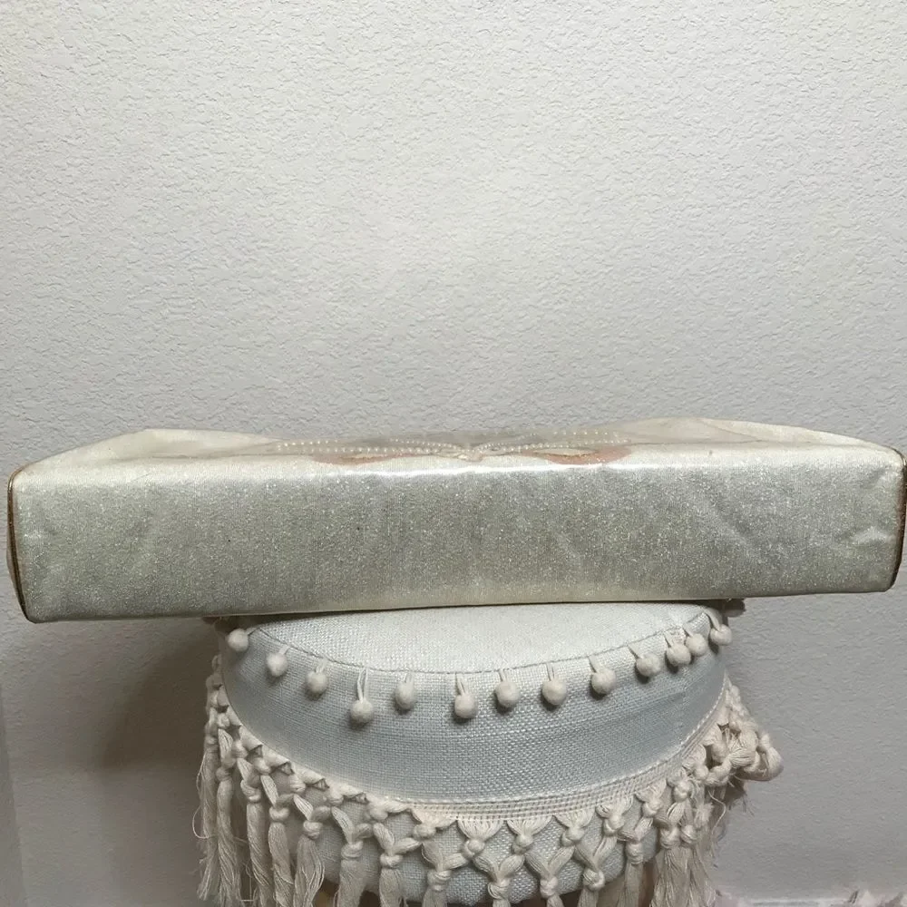 Vintage clutch style purse‎